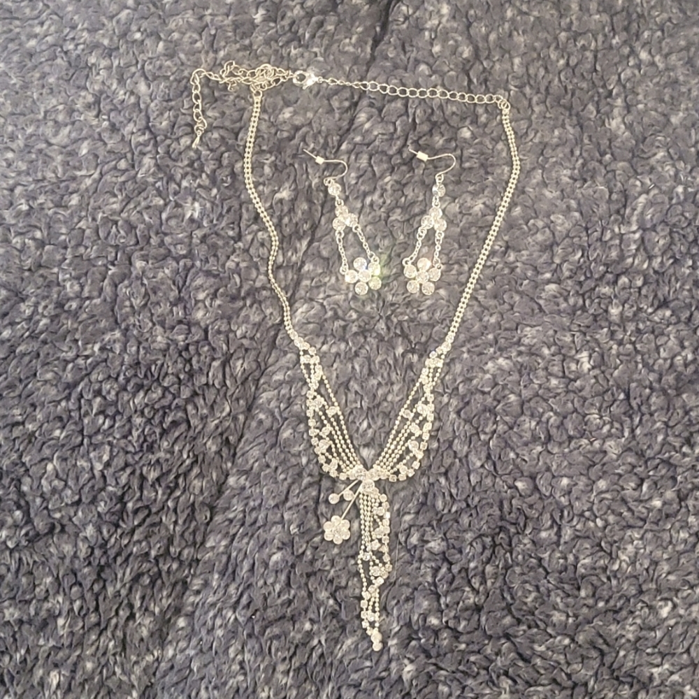 Necklace and earings